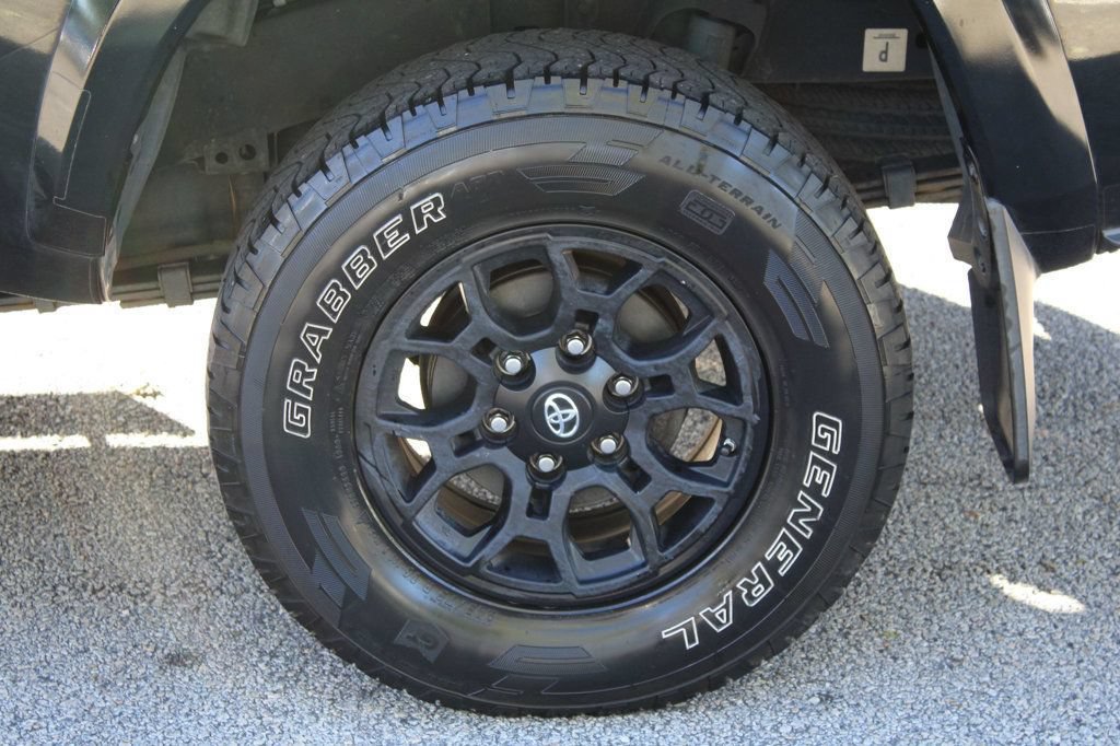Used 2020 Toyota Tacoma SR5 RWD image 34