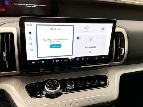 Used 2025 Ford Expedition Active image 36