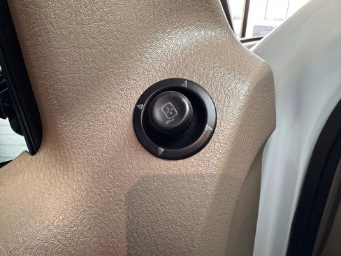 Used 2005 Ford Explorer Eddie Bauer image 25