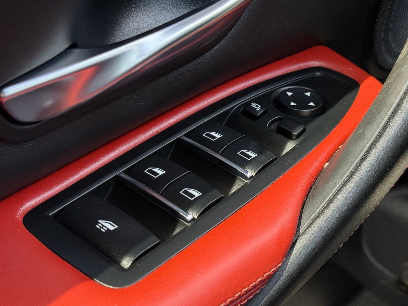 Used 2019 BMW M4 Convertible RWD image 32
