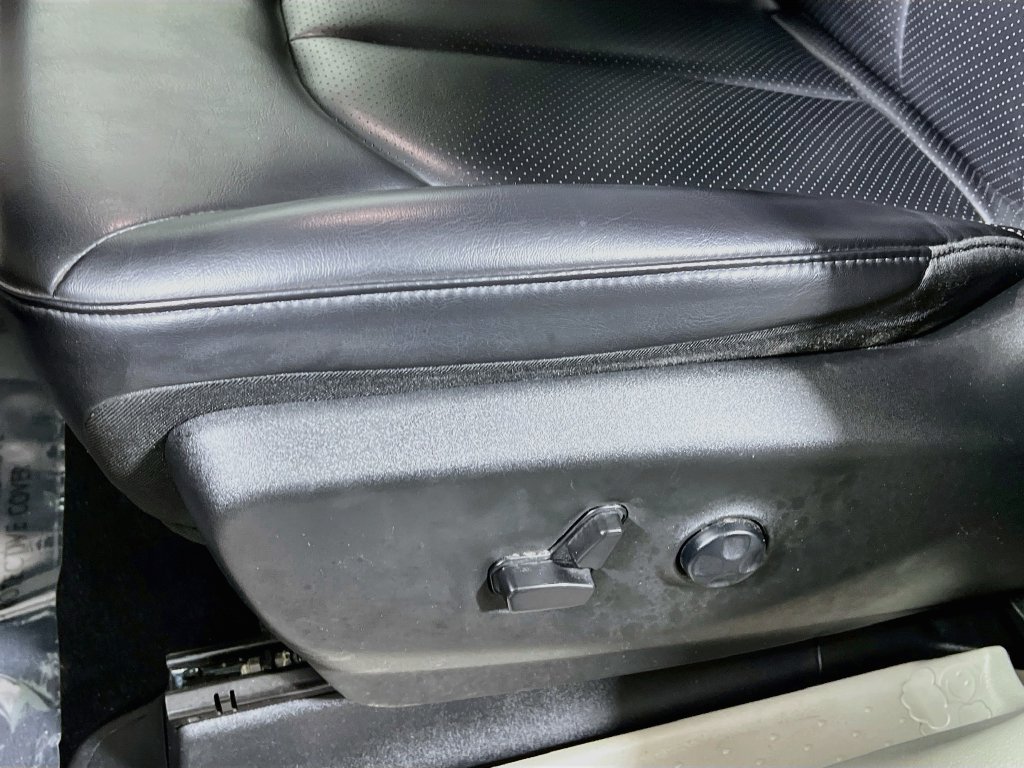 Used 2023 Chrysler Pacifica Touring-L FWD image 17