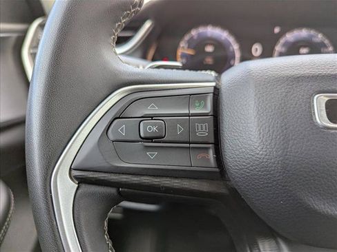 Used 2024 Jeep Grand Cherokee Laredo AWD/4WD image 12