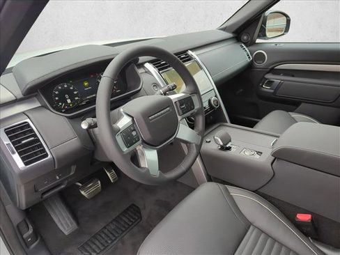 Certified 2024 Land Rover Discovery Dynamic SE image 23