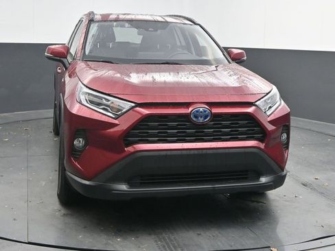 Used 2020 Toyota RAV4 XLE image 2