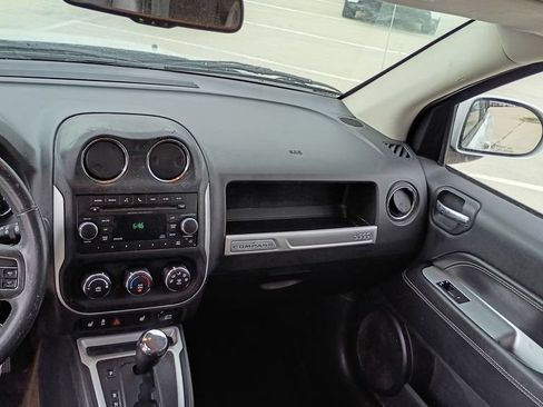 Used 2014 Jeep Compass Latitude FWD image 28