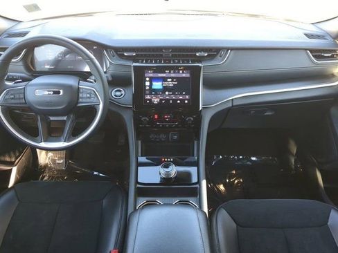 Used 2024 Jeep Grand Cherokee Altitude image 15