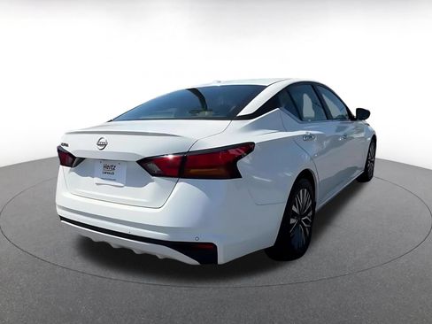 Used 2025 Nissan Altima 2.5 SV FWD image 14