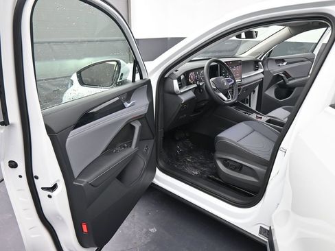 New 2026 Volkswagen Tiguan SE AWD/4WD image 37