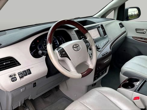 Used 2011 Toyota Sienna Limited w/ Premium Pkg AWD/4WD image 15