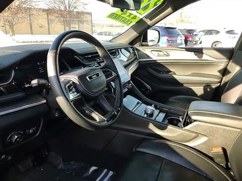 Used 2022 Jeep Grand Cherokee Overland w/ Adv Protech Group III image 18