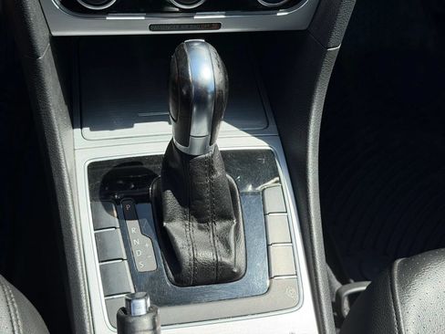 Used 2012 Volkswagen Passat 2.5 SE FWD image 32