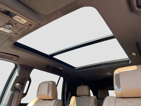 Used 2023 Cadillac Escalade Premium Luxury image 29
