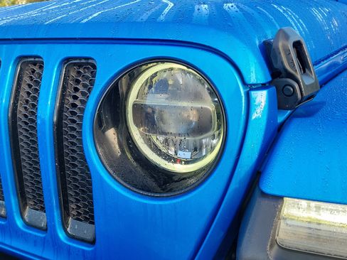 Used 2022 Jeep Wrangler Unlimited Sahara image 9