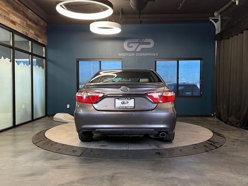Used 2016 Toyota Camry SE image 4