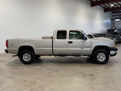 Used 2006 Chevrolet Silverado 2500 LT w/ Onstar Plus Package AWD/4WD image 7