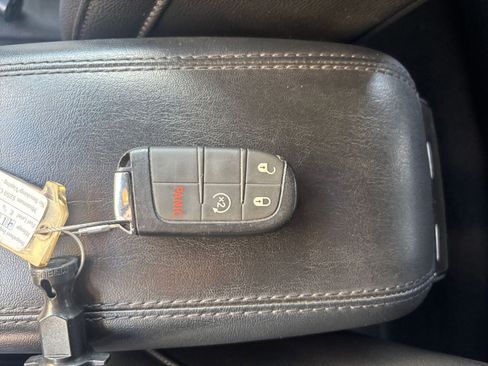 Used 2025 Jeep Compass Limited AWD/4WD image 21