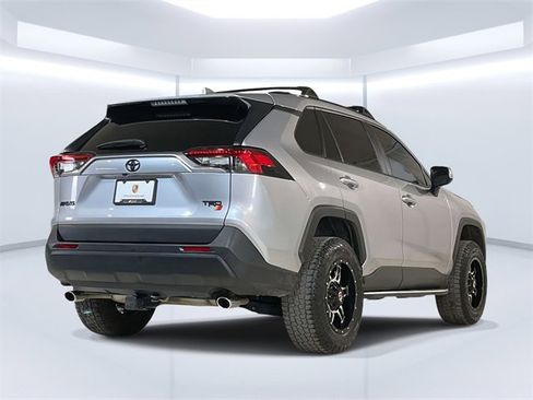 Used 2021 Toyota RAV4 XLE w/ Convenience Package image 7