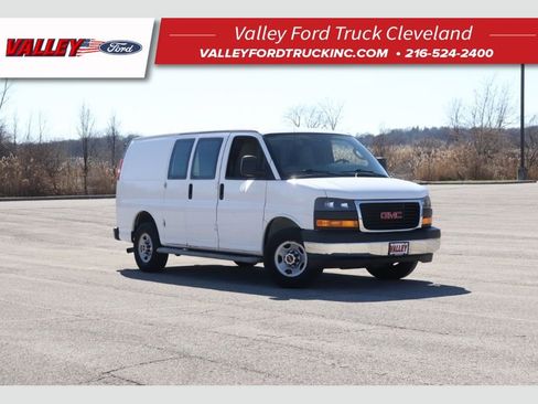Used 2017 GMC Savana 2500 image 1