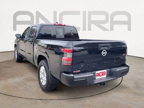 Used 2024 Nissan Frontier SV image 11
