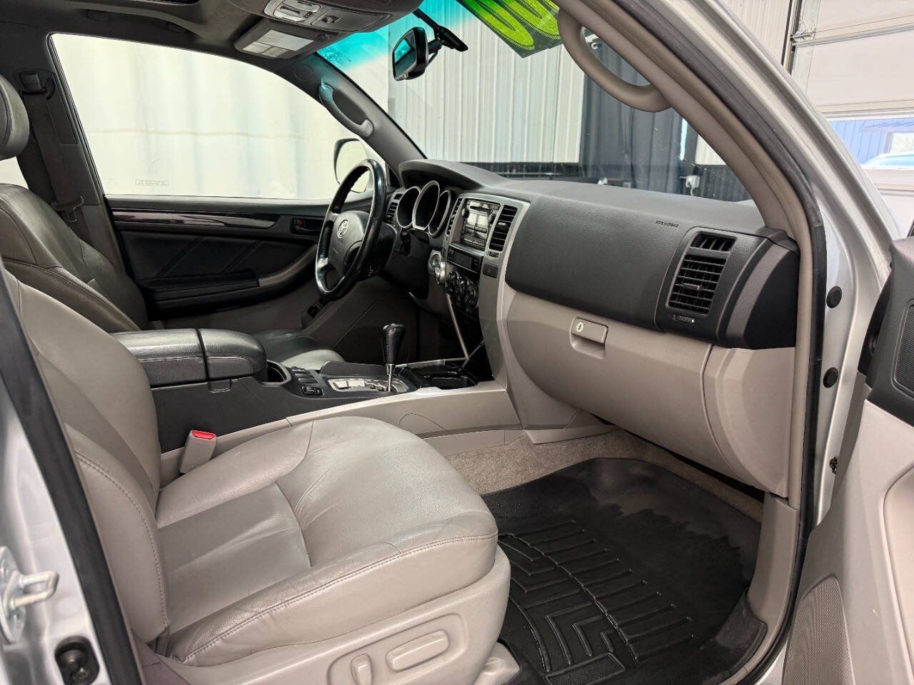 Used 2008 Toyota 4Runner Limited w/ Limited Extra Value Pkg 1 AWD/4WD image 12