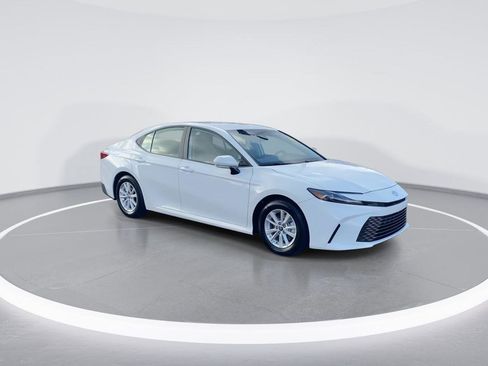 Used 2025 Toyota Camry LE image 2