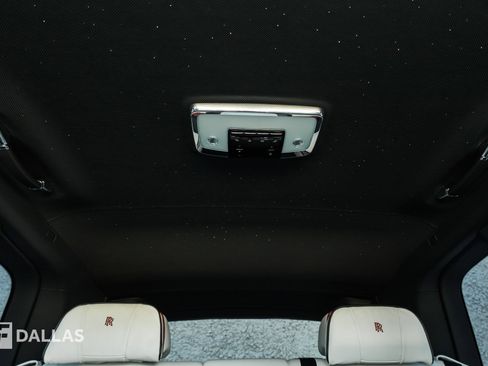 Used 2022 Rolls-Royce Cullinan w/ Technology Package AWD/4WD image 36