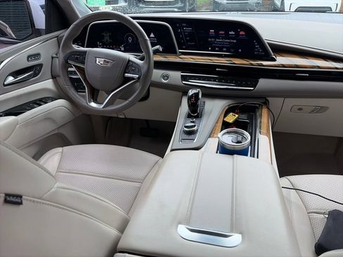 Used 2023 Cadillac Escalade Sport Platinum w/ Heavy-Duty Trailer Package AWD/4WD image 4
