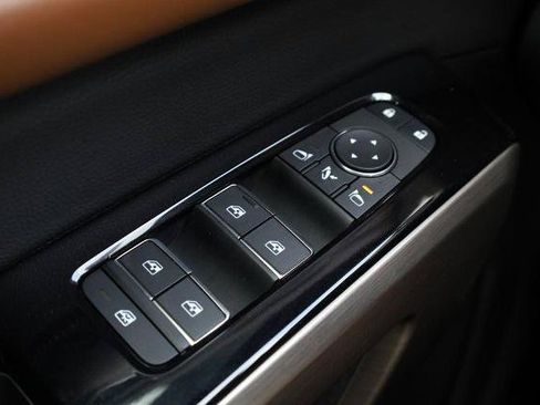 Used 2025 Nissan Pathfinder Platinum AWD/4WD image 22