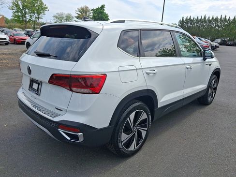 Used 2023 Volkswagen Taos SE AWD/4WD image 6