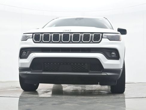 Used 2025 Jeep Compass Latitude AWD/4WD image 30
