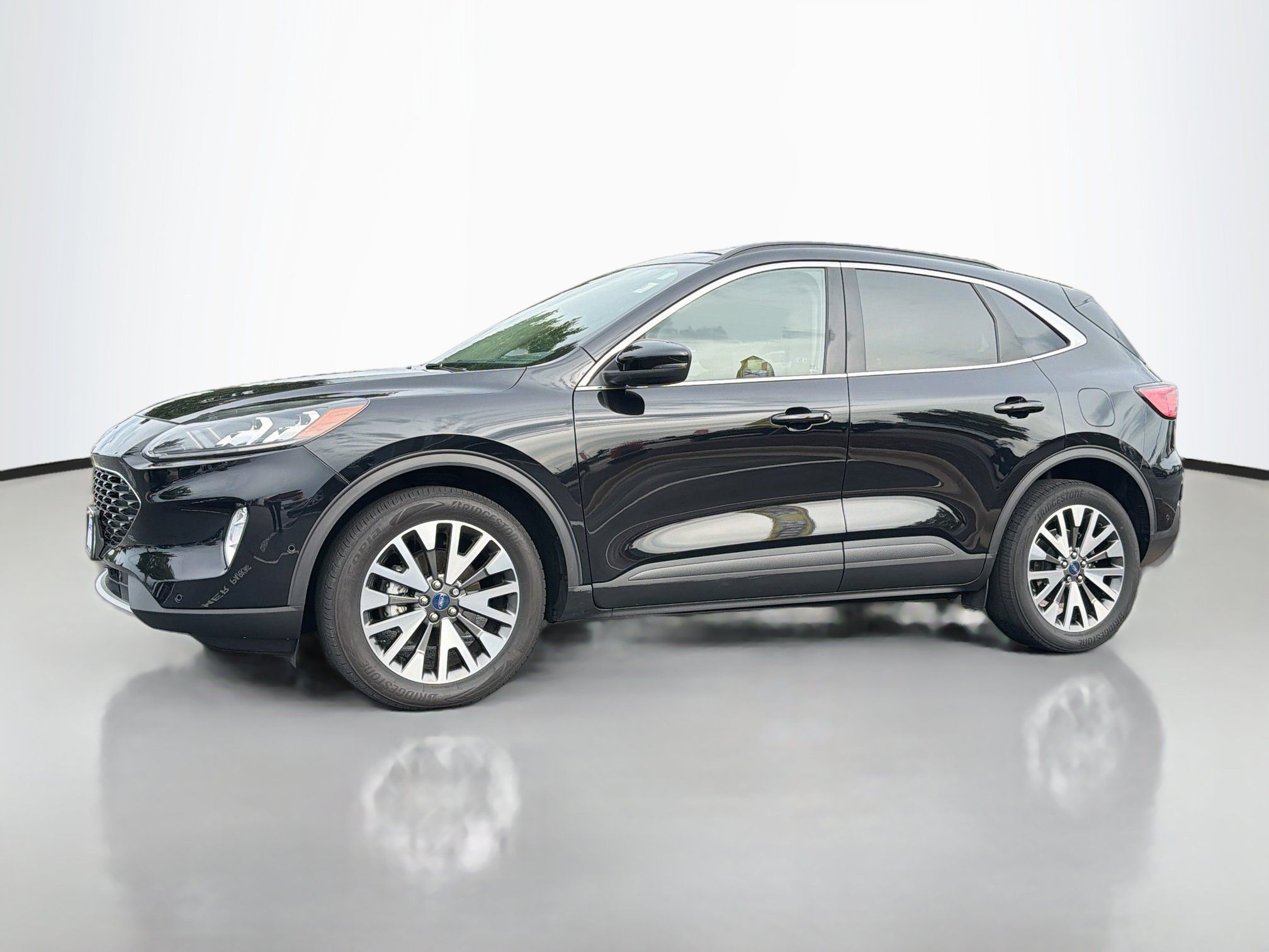 Used 2020 Ford Escape Titanium AWD/4WD image 3