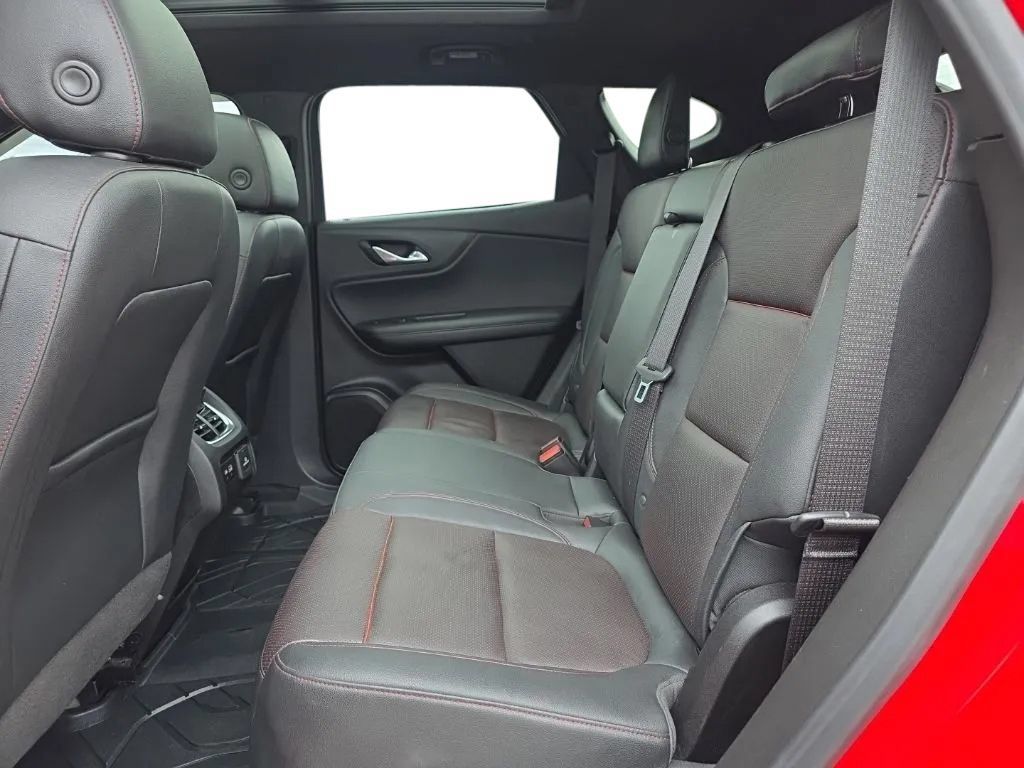 Used 2021 Chevrolet Blazer RS w/ Enhanced Convenience Package AWD/4WD image 16