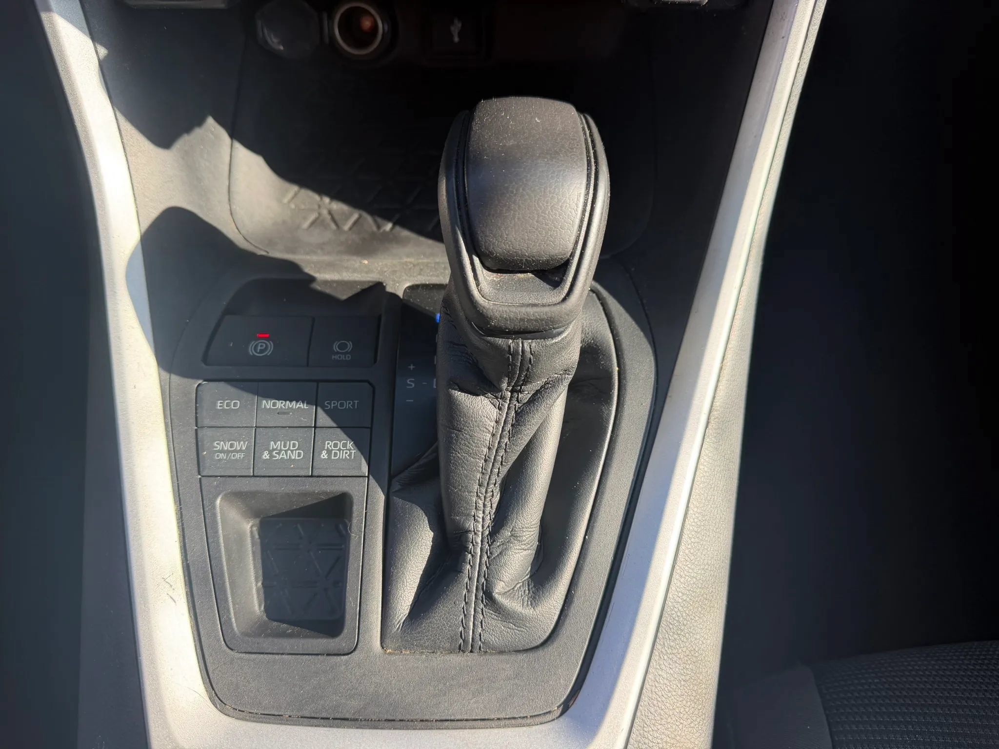 Used 2021 Toyota RAV4 LE AWD/4WD image 22