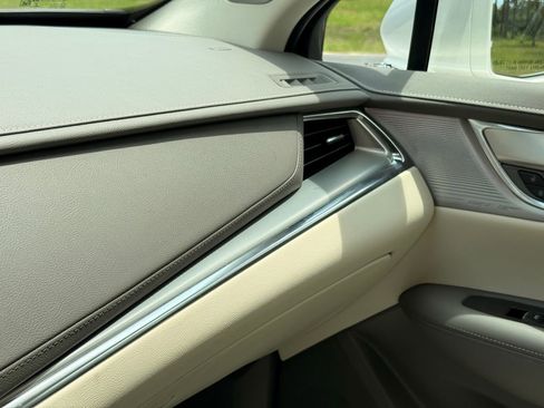 Used 2020 Cadillac XT5 Premium Luxury FWD image 18