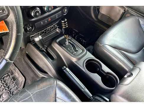 Used 2015 Jeep Wrangler Unlimited Sahara w/ Connectivity Group image 15