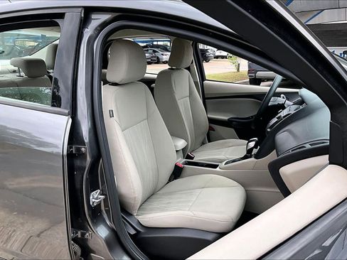 Used 2015 Ford Focus SE image 9