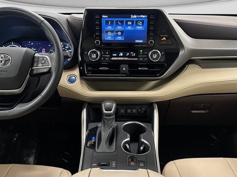 Used 2020 Toyota Highlander XLE AWD/4WD image 15