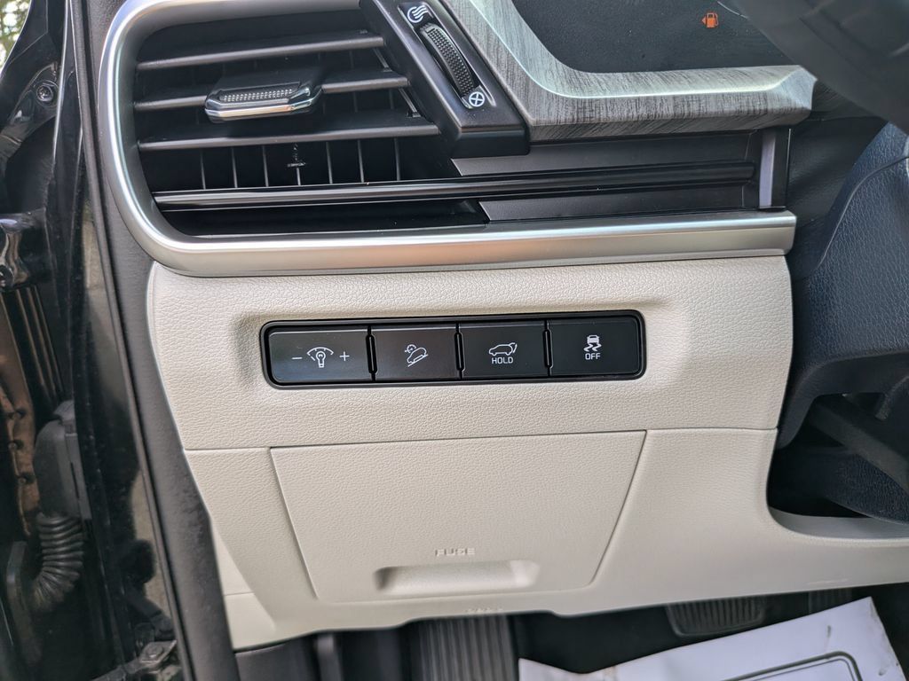 Certified 2023 Kia Telluride EX w/ EX Captain's Chair Package FWD image 31