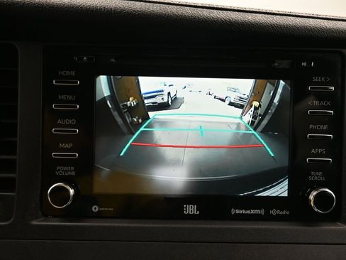 Used 2020 Toyota Sienna SE Premium image 18