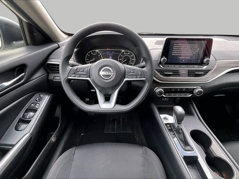 Used 2025 Nissan Altima 2.5 SV FWD image 6