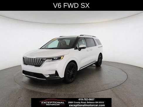 Used 2024 Kia Carnival SX image 1