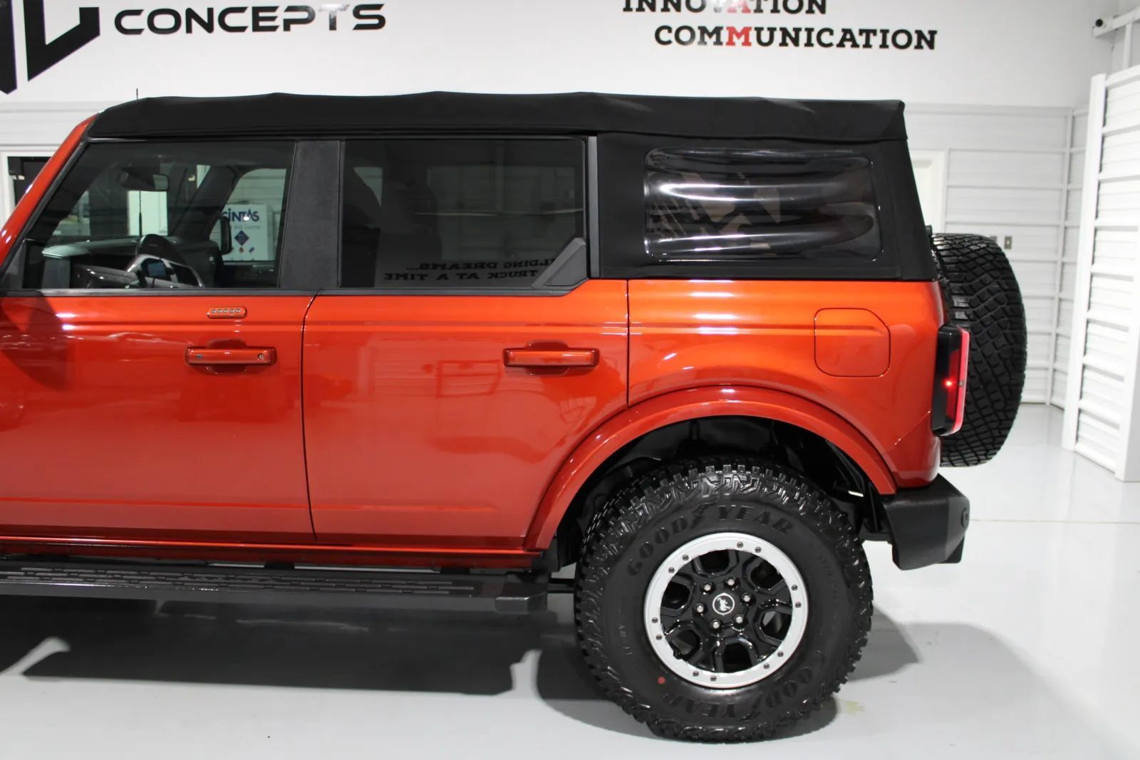 Used 2022 Ford Bronco Outer Banks AWD/4WD image 14