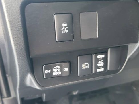 Used 2020 Toyota Tacoma TRD Off-Road AWD/4WD image 29