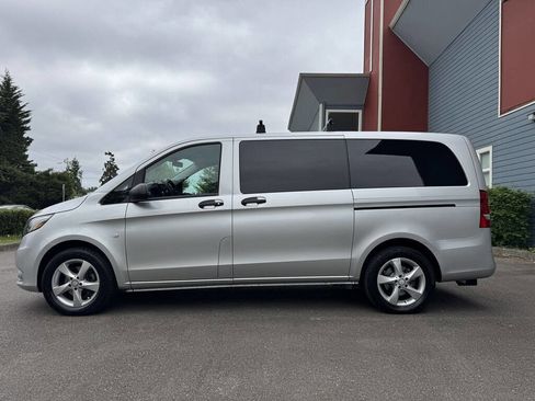 Used 2016 Mercedes-Benz Metris Passenger image 5