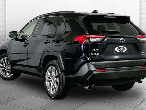 Used 2019 Toyota RAV4 XLE Premium image 11