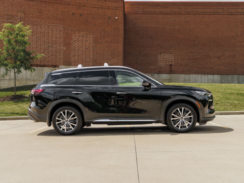 Used 2024 INFINITI QX60 Sensory w/ Cargo Package AWD/4WD image 3
