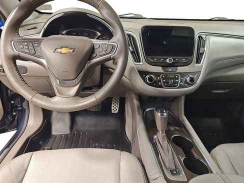 Used 2017 Chevrolet Malibu Premier w/ Driver Confidence Package image 10