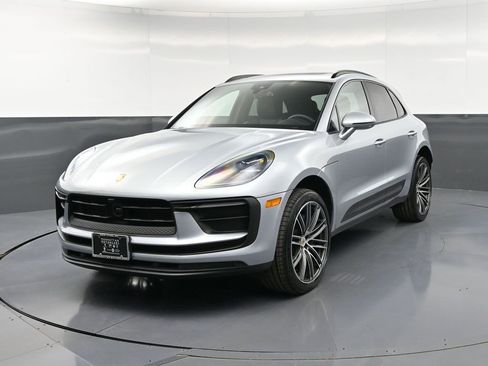 Certified 2026 Porsche Macan AWD/4WD image 1
