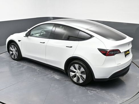 Used 2022 Tesla Model Y Long Range image 47