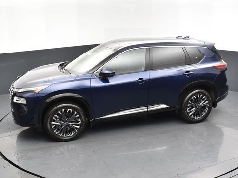 Used 2025 Nissan Rogue Platinum w/ Tech Package image 24